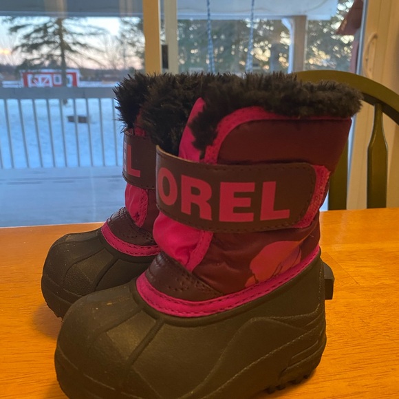 Size 4 toddler SOREL - Picture 3 of 6
